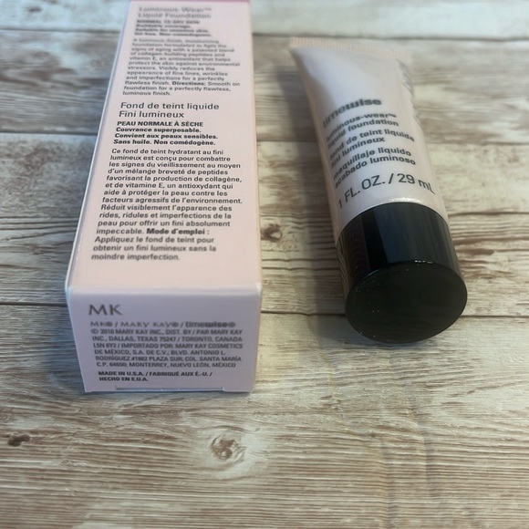 NEW MK Ivory 4 LUMINOUS-WEAR Timewise Luminous Wear Liquid Foundation New in box - Picture 6 of 7